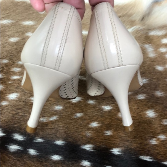 Stuart Weitzman Tan Pointed Heels Size 7.5 SS - Picture 3 of 8
